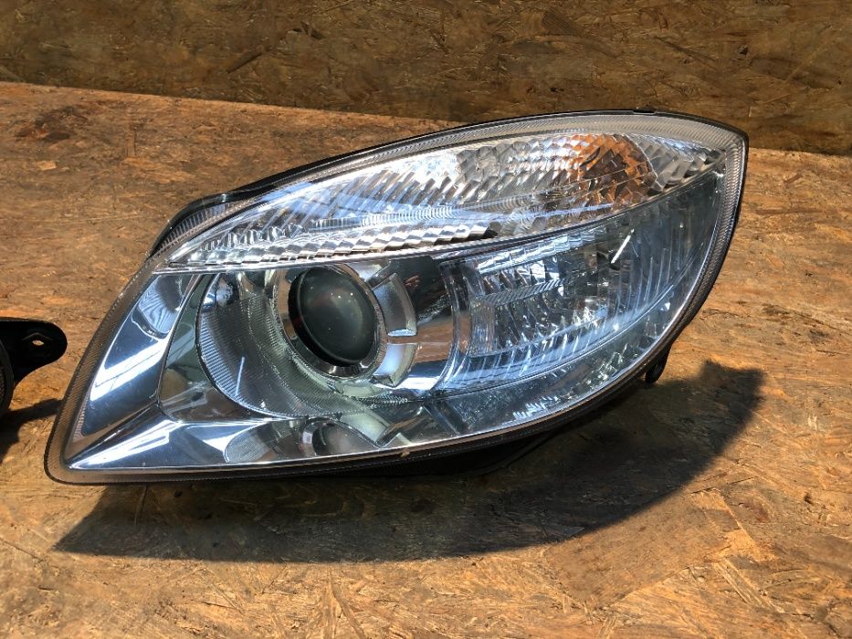 Lampa/ Reflektor Przedni Lewy Prawy Skoda Fabia II