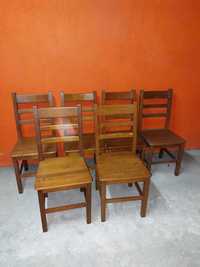 4 Cadeiras de madeira maciça para sala.