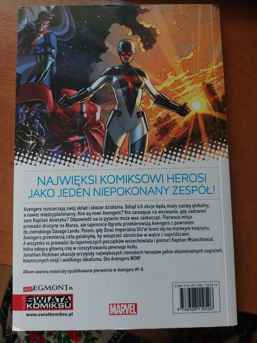 Świat Avengers komiks tom 1 Opena Kubert Hickman Marvel