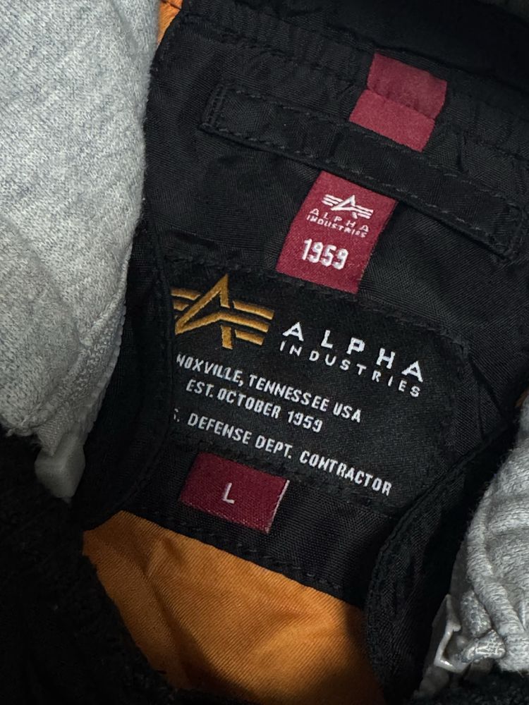 Оригінальний бомбер куртка Alpha Industries