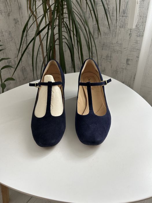 Чудові зимшеві туфельки від Klarks