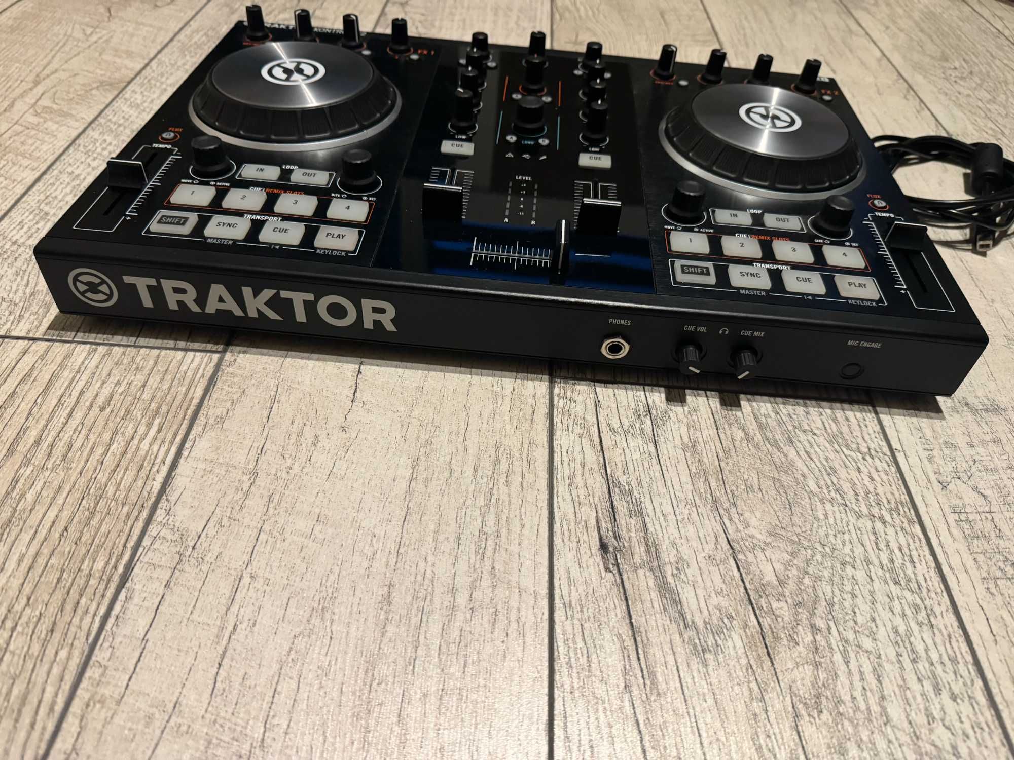 Traktor Kontrol S2 MK2 - Kontroler DJ