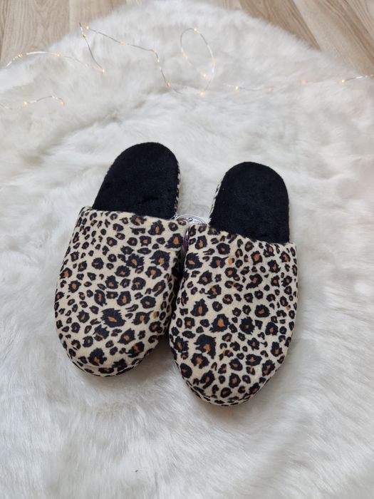 Nowe ciepłe kapcie damskie w panterkę