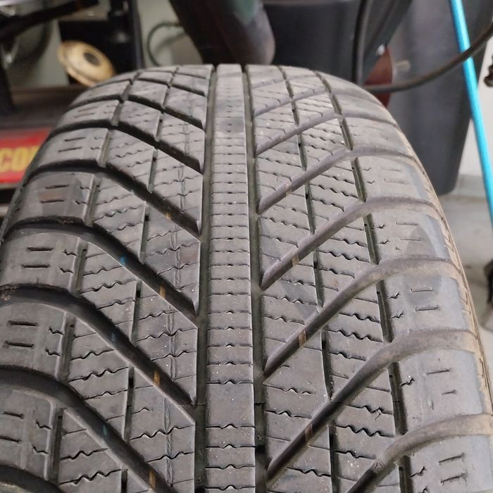 Opona Całoroczne Goodyear 205/50R17 89V