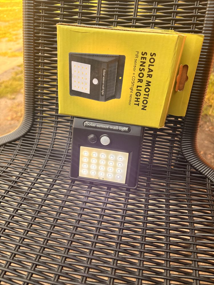 Lampka solarna z czujnikiem ruchu