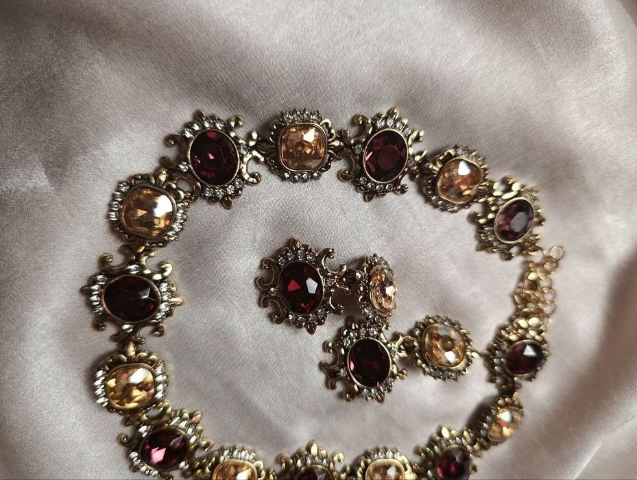 Шикарний комплект прикрас із камінням у вінтажному стилі