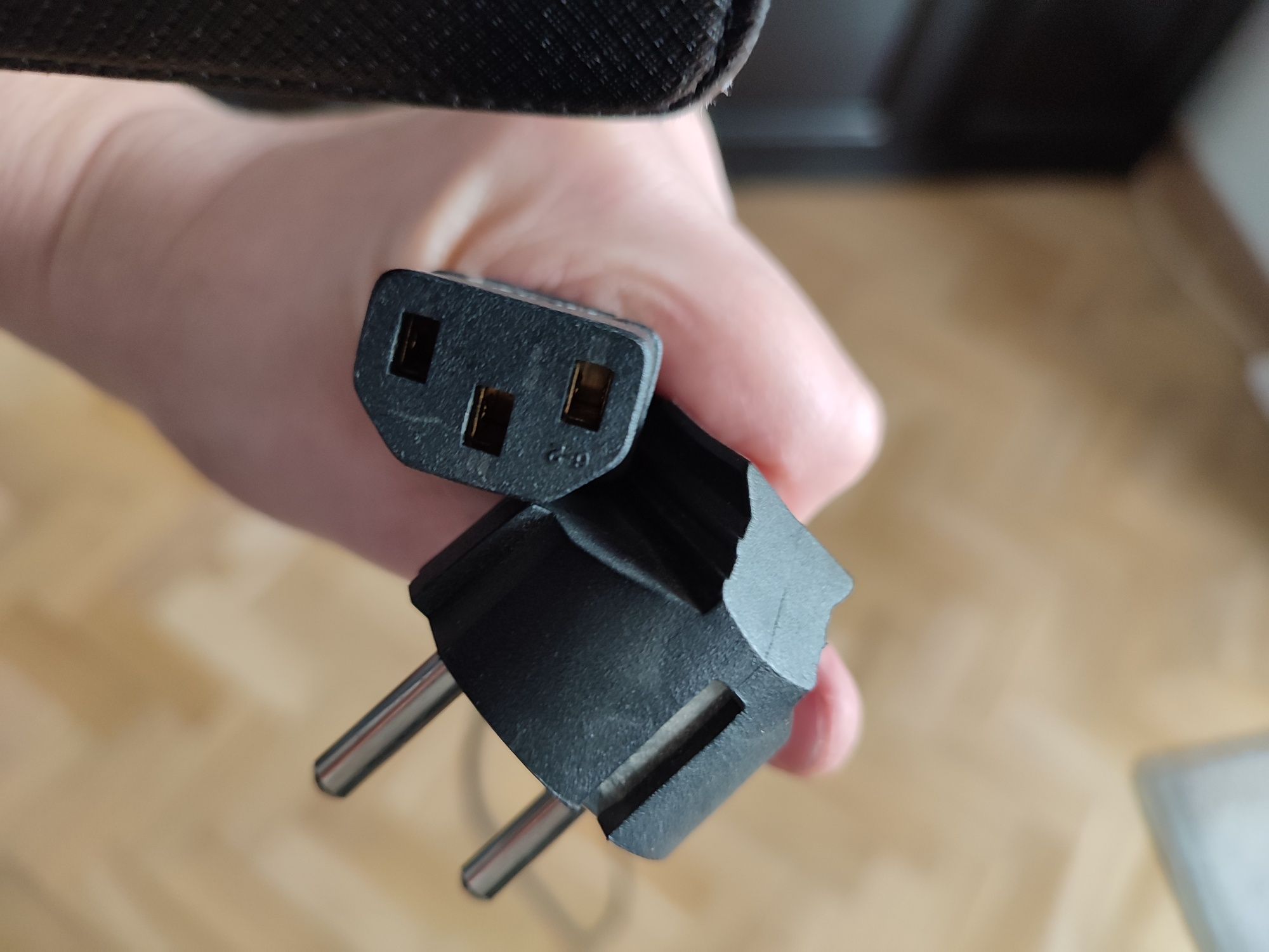 Kabel zasilający do komputera stacjonarnego