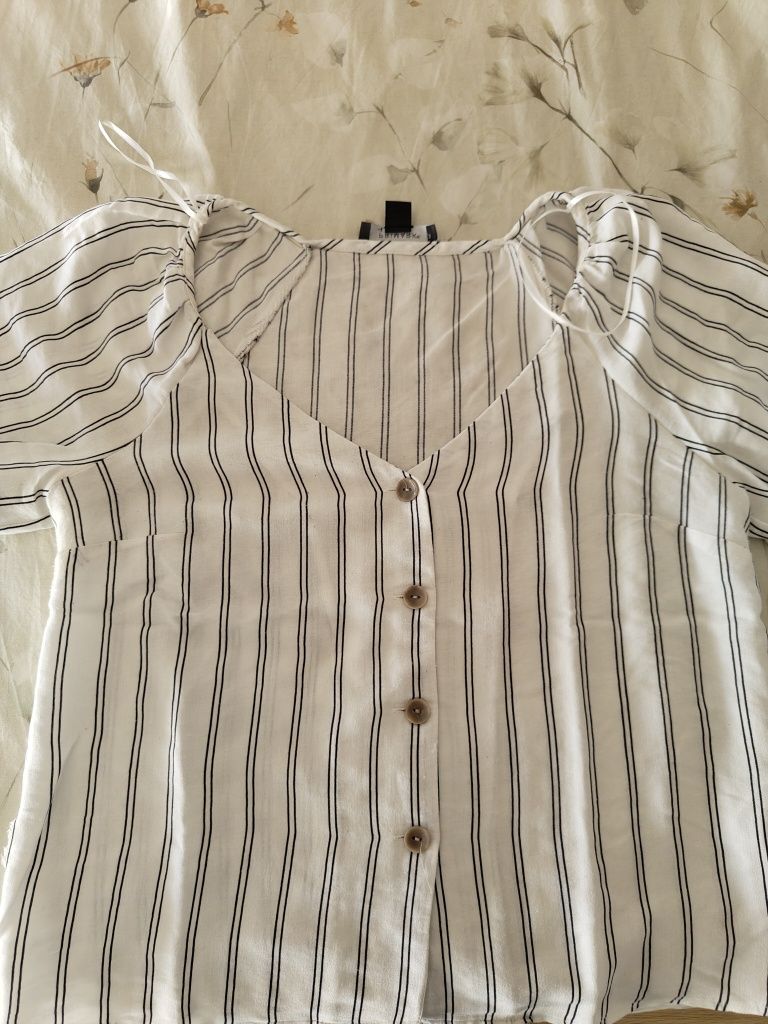 Camisa branca Lefties com penas