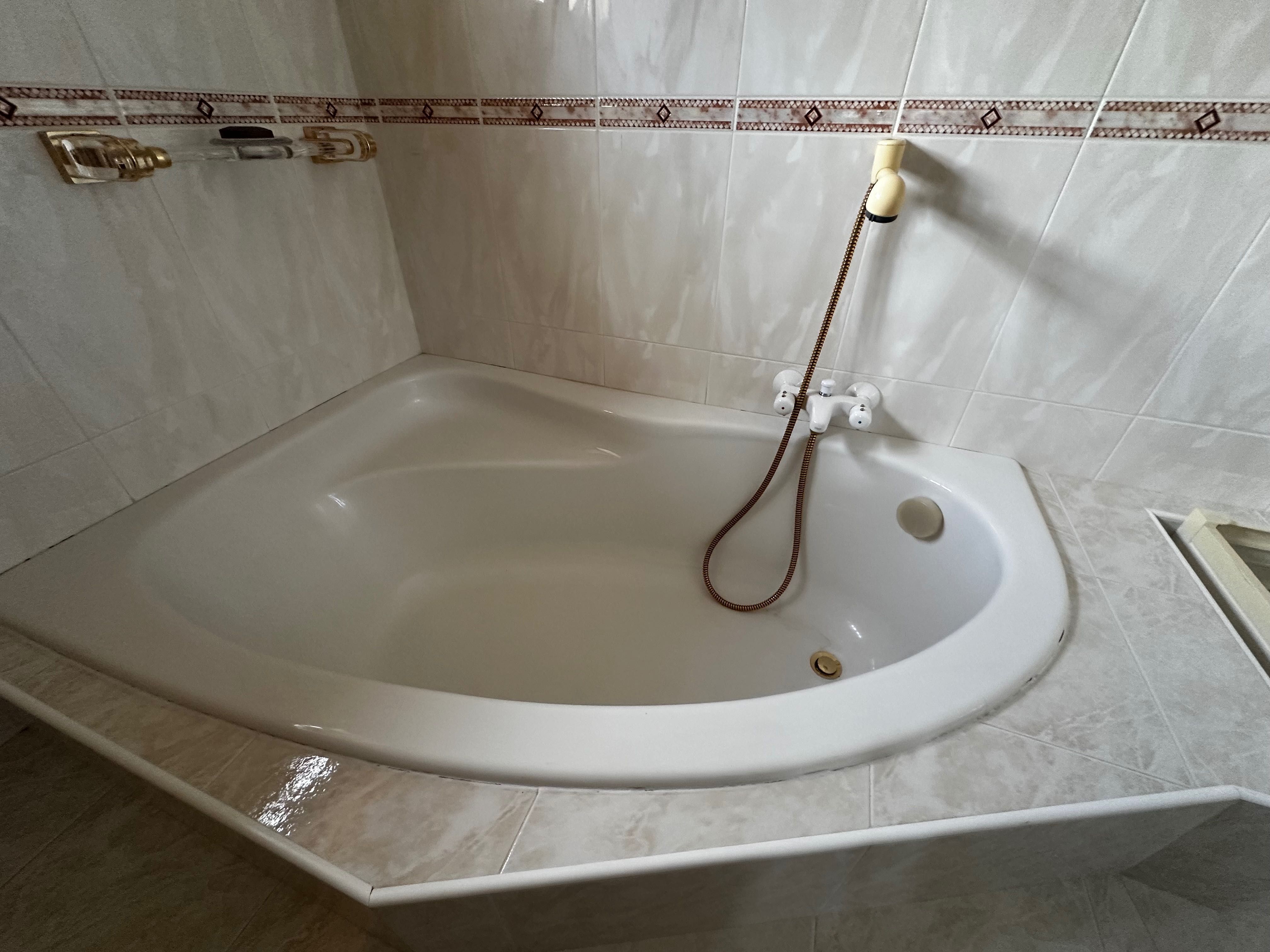 Banheira de canto 153x100 – como nova!