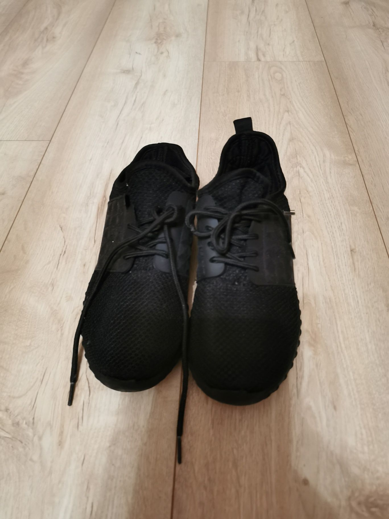 Buty adidasy wiazane czarne siateczkowe roz 35 dl wkl 22 cm CCC