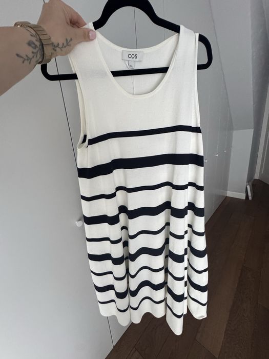 New Cos Sukienka