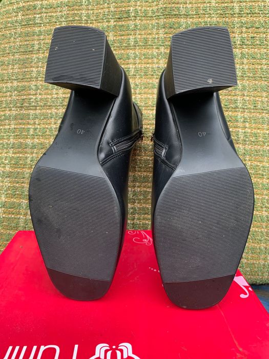 Ботинки жіночі чорні  на каблуку