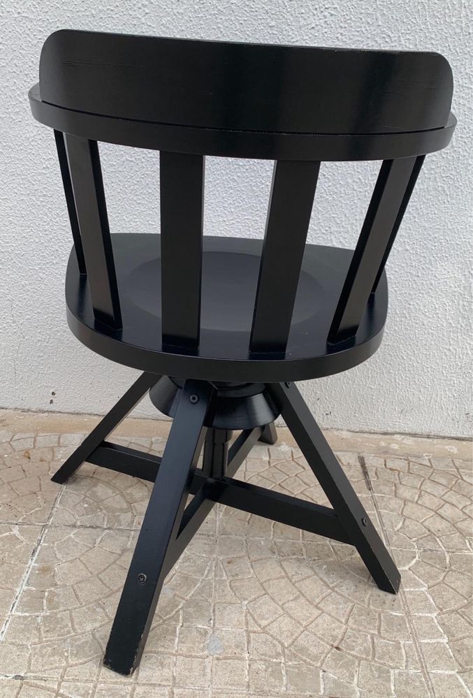 Cadeira rotativa preta Ikea
