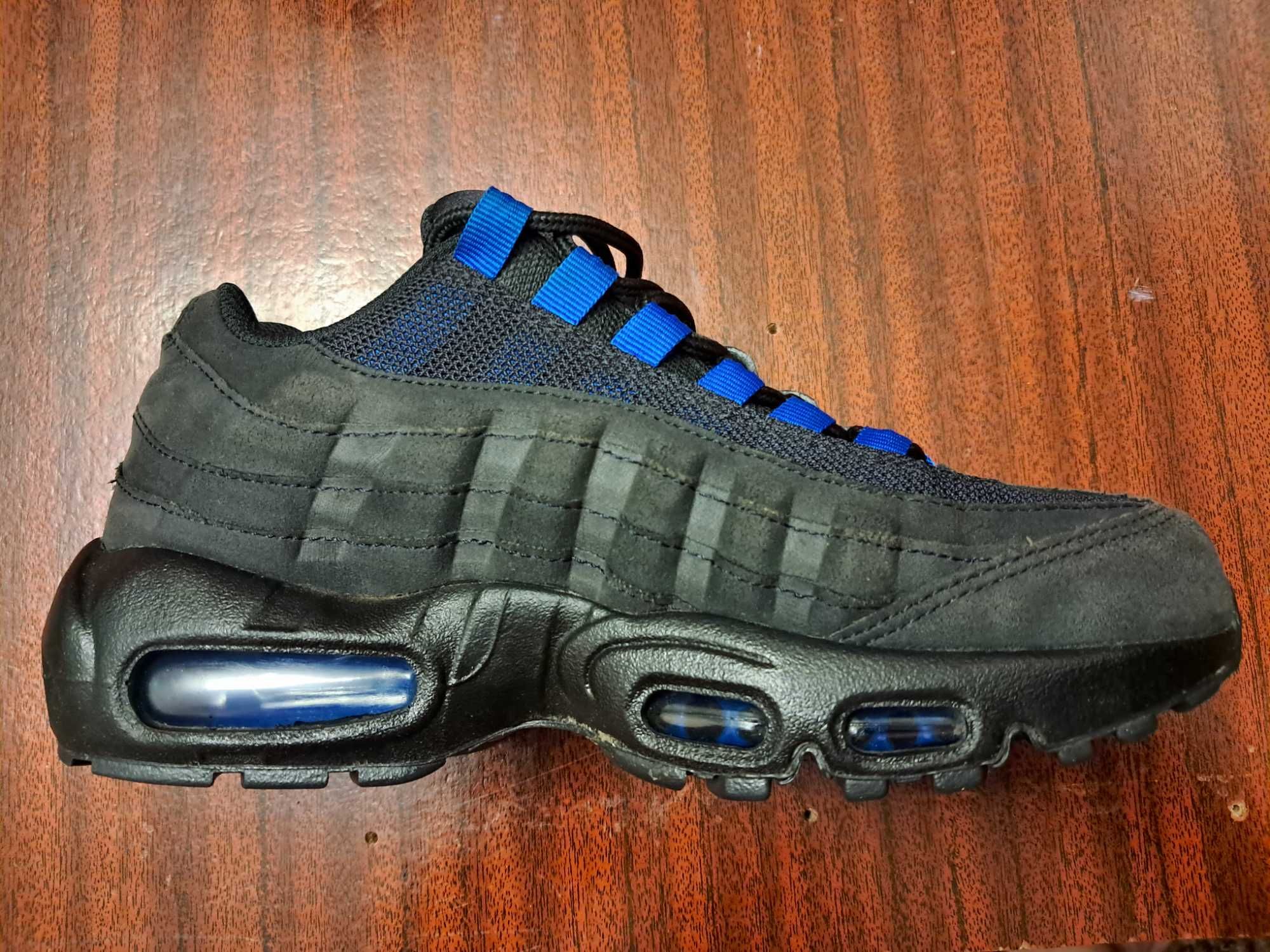 Детские Кроссовки Nike  оригинальные 36.5 . размер стелька 24см
