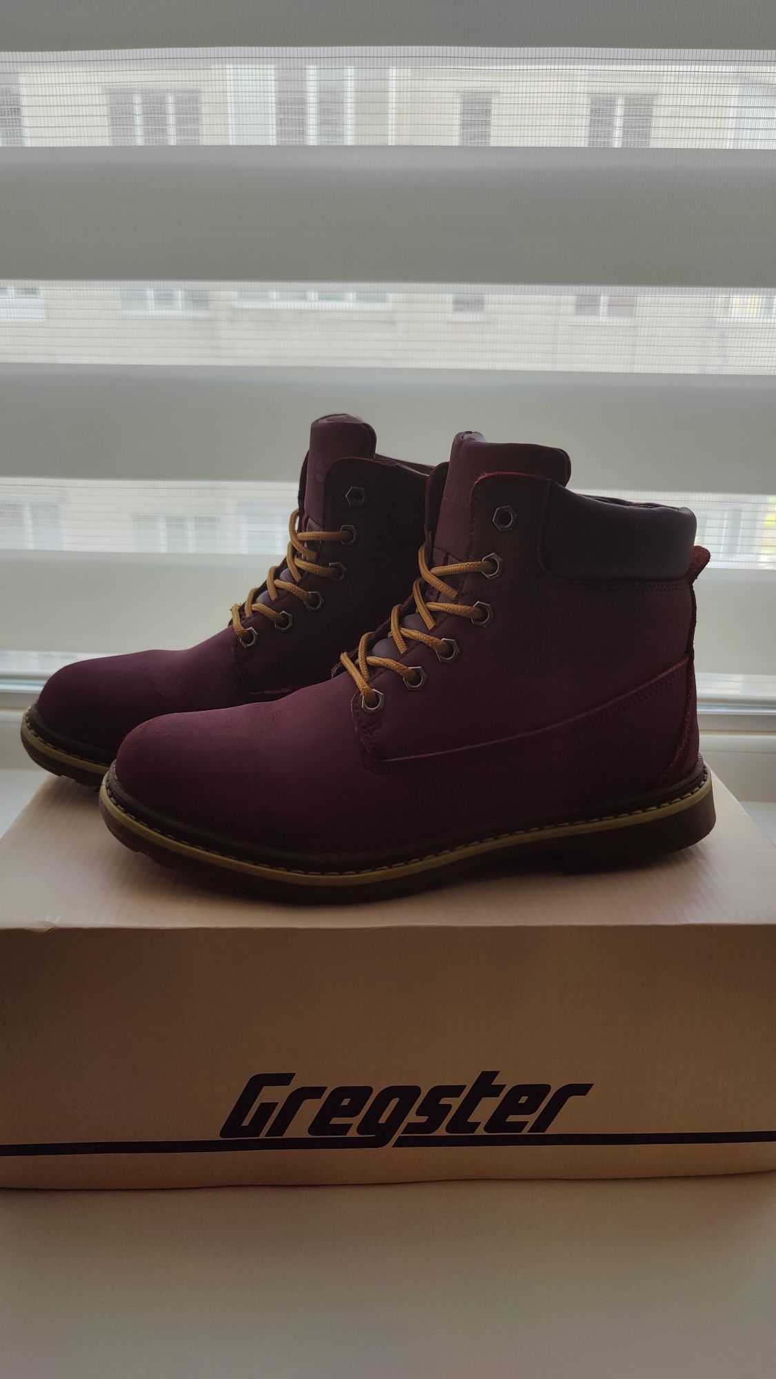 Продам зимові ботінки фірми Timberland