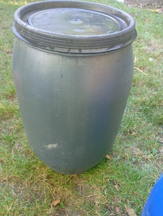 Beczki plastikowe pojemniki na kapustę ogorki ziarno miód deszczówkę