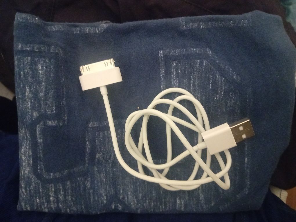 Cabo carregador para ipod  cor branca  novo