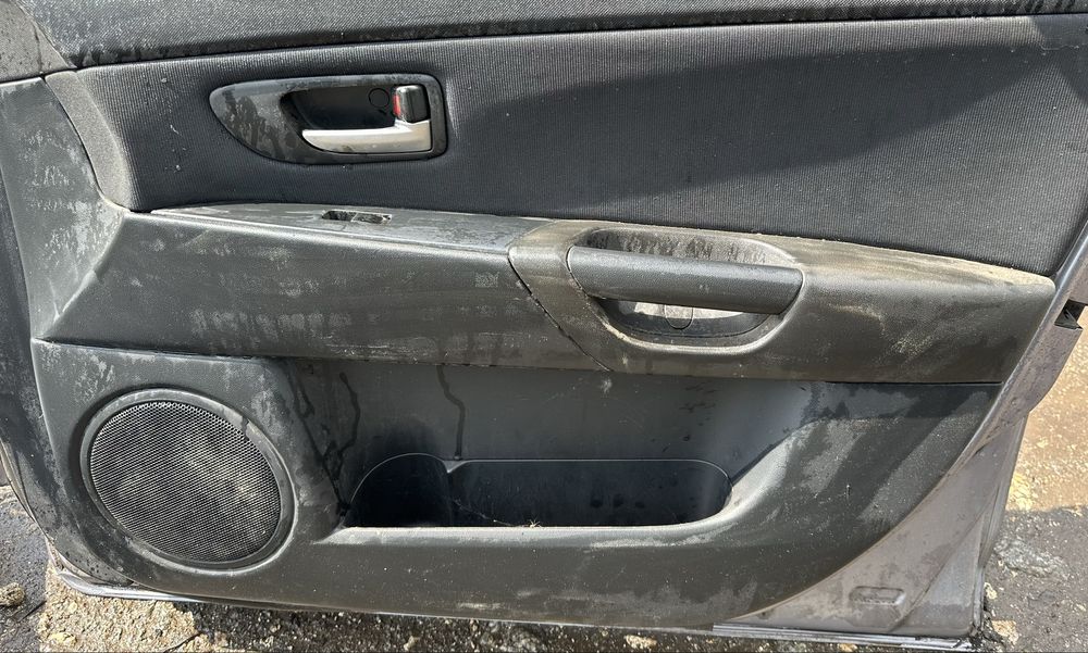 Дверка передня права Mazda 3 bk(ціна за голу дверку)