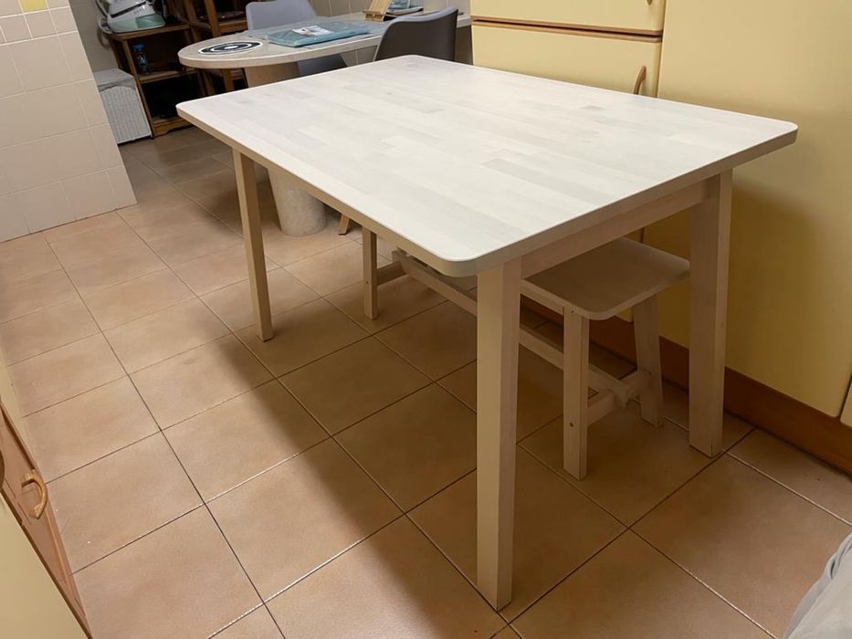 Mesa Cozinha c/ 2 Bancos Ikea