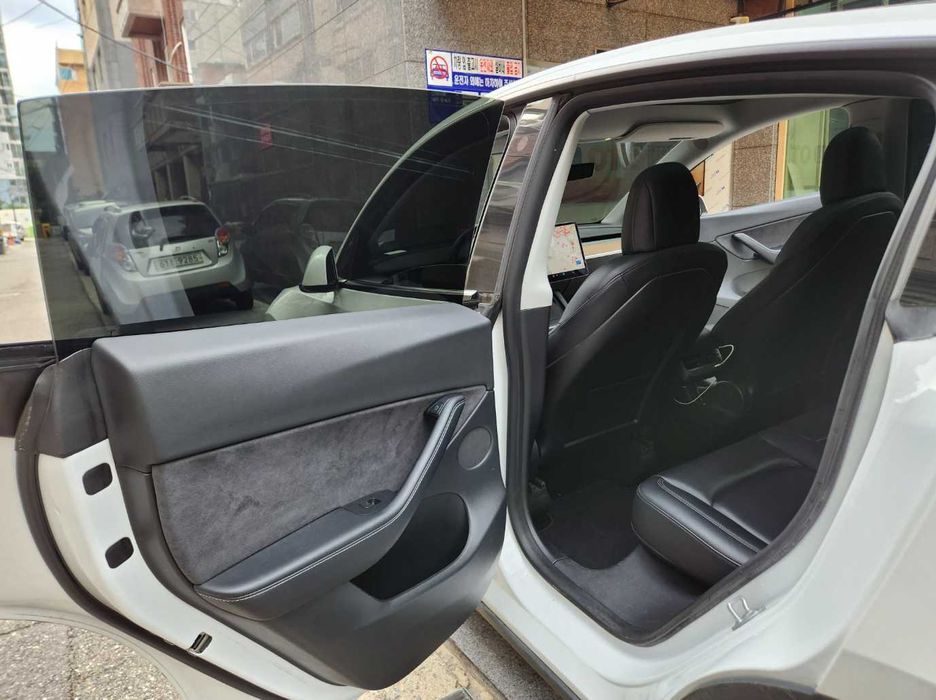 Tesla Model Y 2021 року