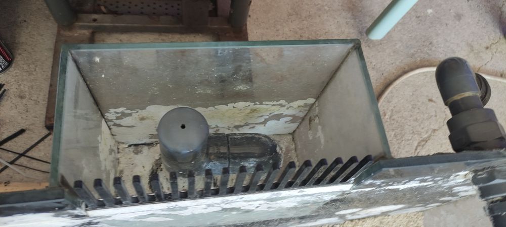 Aquário usado 60x40x30 (8mm) com caixa exterior para ligação a sump.