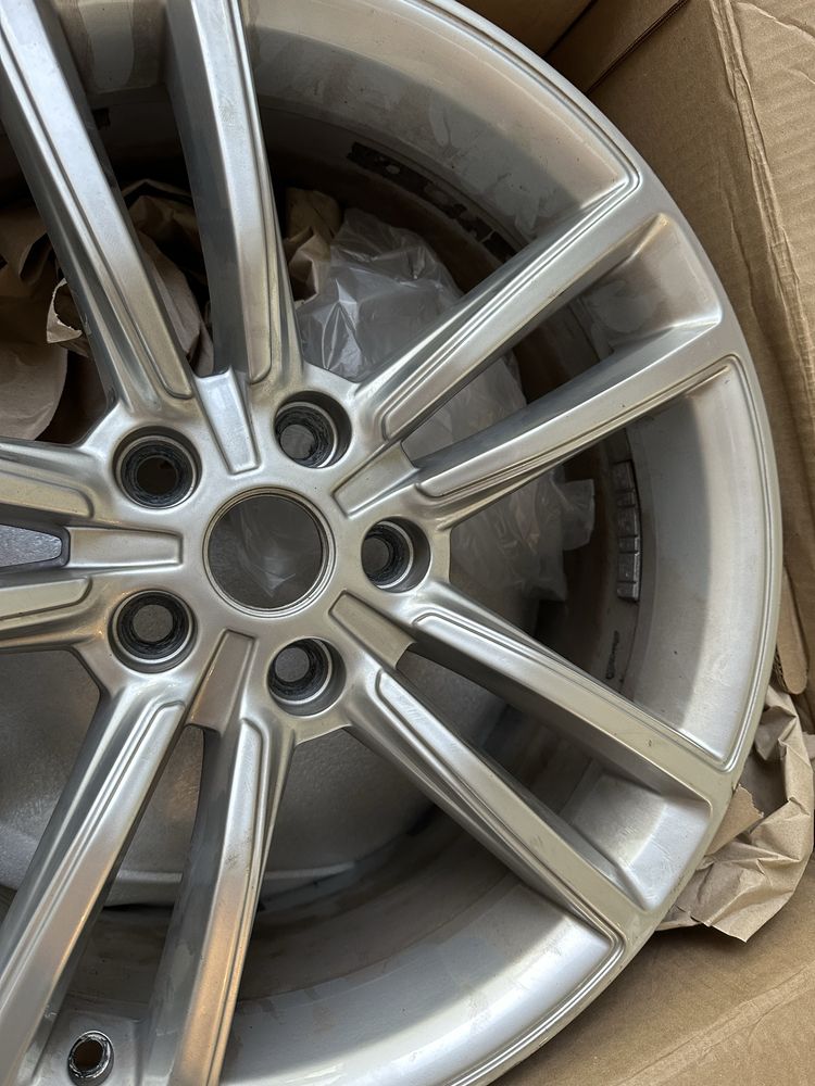 Диск Tesla model S R19