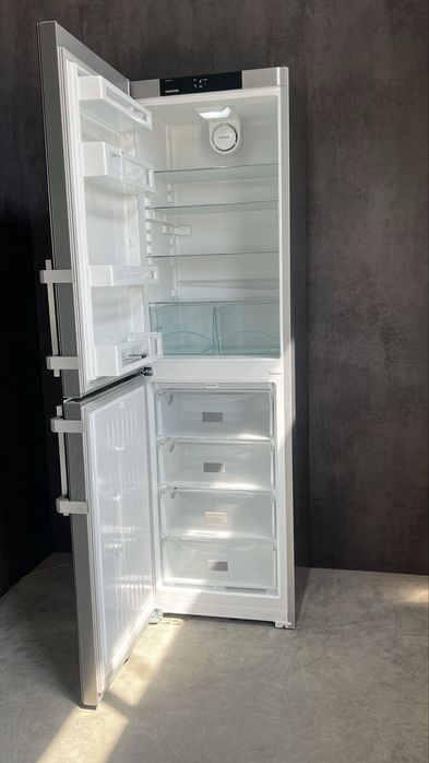 Холодильник Liebherr CNef 3915 NoFrost SmartDevice 379 л |чорне скло|