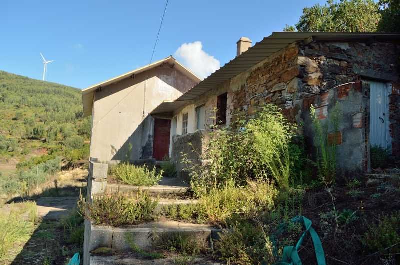 Casa antiga e terreno