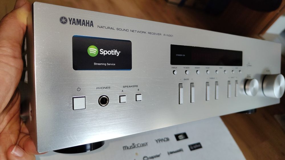 Amplituner sieciowy YAMAHA R-N301