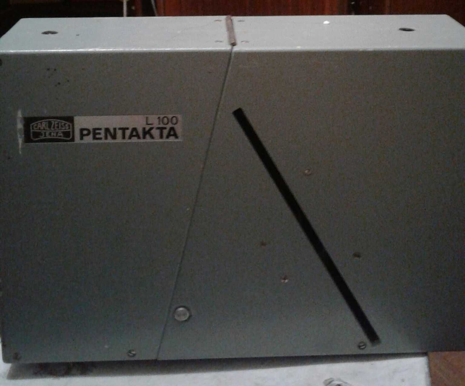 Pentakta L100  апарат для перегляду мікрофільмів.