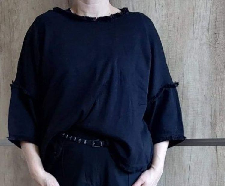 Bluza oversize z krótkim rękawem i ozdobnymi frędzelkami