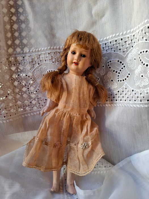 boneca antiga, rosto em biscuit
