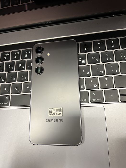 Продам телефон Samsung Galaxy s24 -S921U1 8 на 128Gb