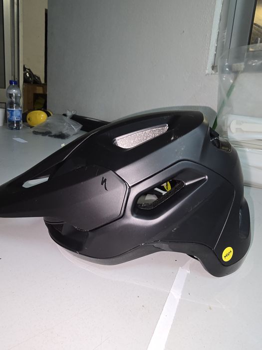 Capacete BTT specialized