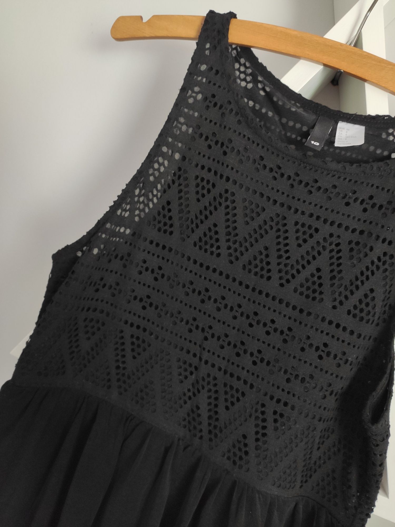 Rozmiar S czarna sukienka H&M zwiewna, dłuższy tył, ażurowa