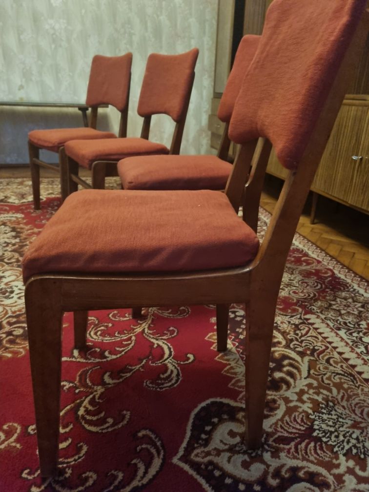 4 Krzesła, krzesło tapicerowane z epoki PRL