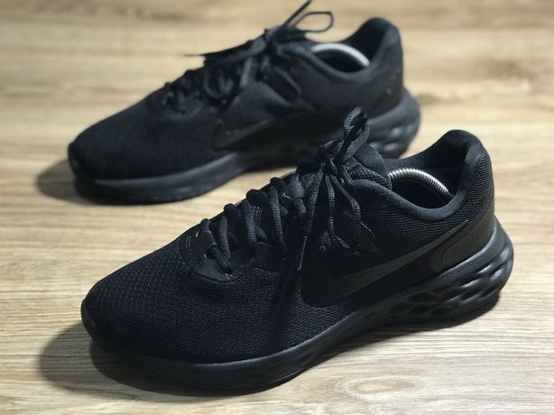 Беговые кроссовки Nike Revolution 6 NN розмір 44(28 см.)