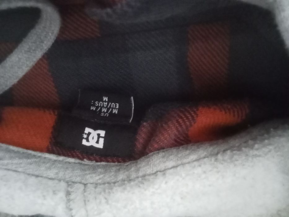 Camisa DC laranja e azul