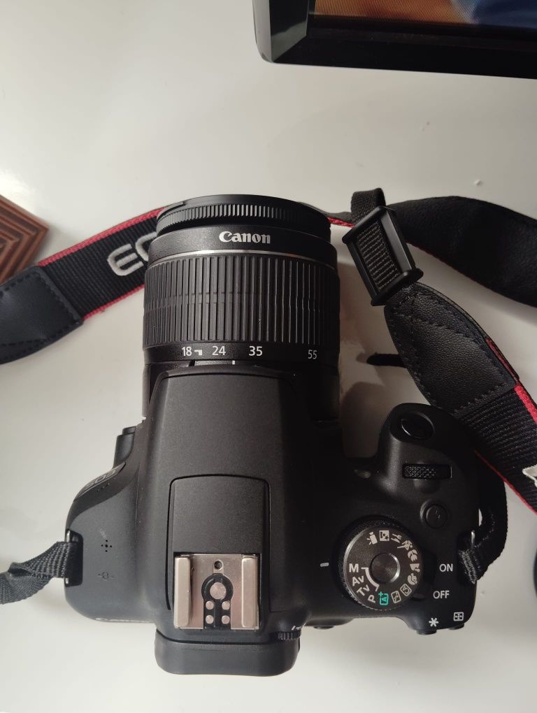 Câmera Canon EOS2000D