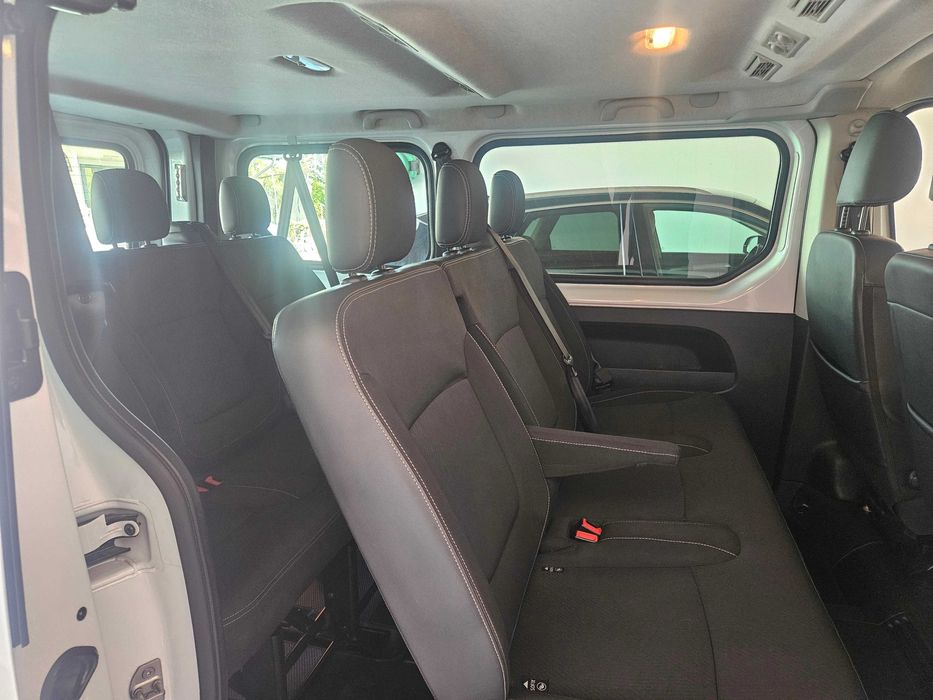 Renault Trafic 9 osób  jak nowy Full FV 23%