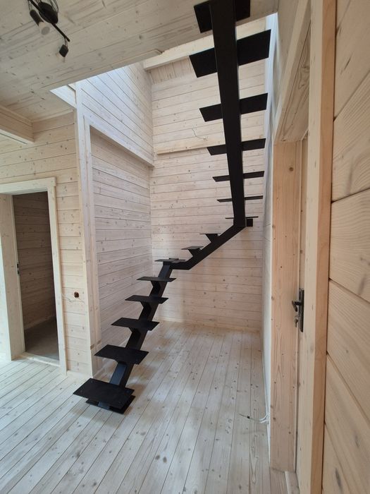 Schody metalowe wewnętrzne – nowoczesny design i solidne wykonanie