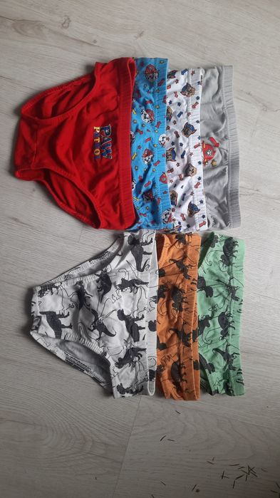 Majteczki Bawełniane  7 sztuk w dinozaury i psi patrol rozmiar 122/128