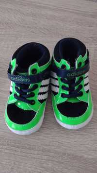 Buty niemowlęce Adidas - niechodki