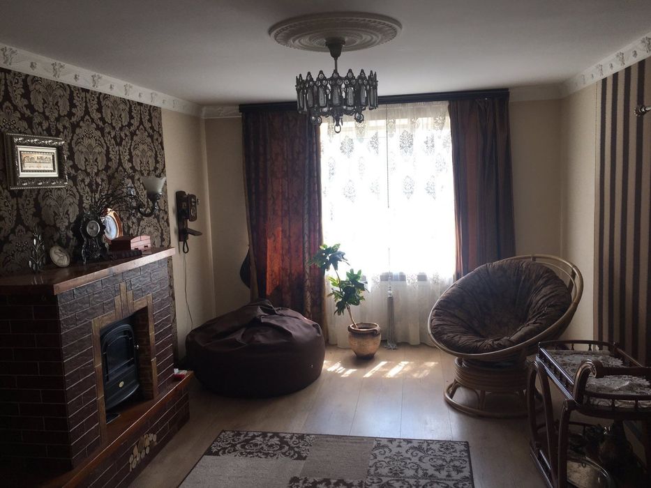 Оренда н/особняку в самому Центрі з гаражем,подвір'я,є все необхідне