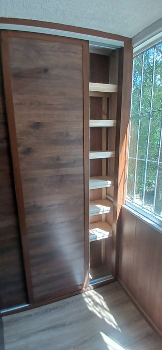 Шкаф на балкон .