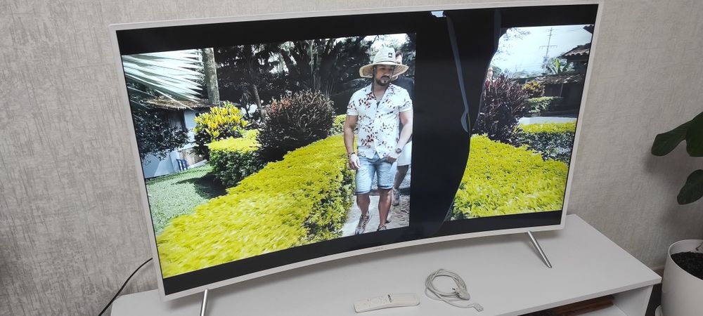 Изогнутый телевизор Samsung 49", Wi-Fi, 4K