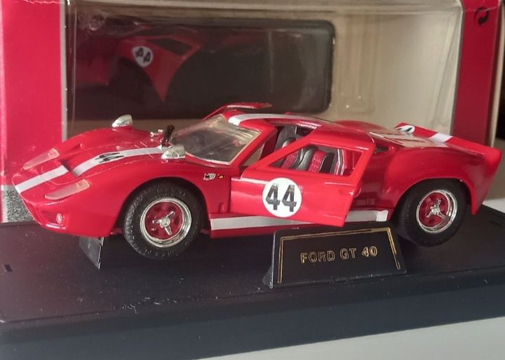Ford GT 40 majorette escala 1:24