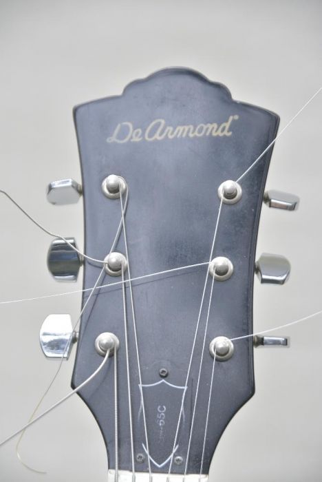 Legenda. Gitara De Armond M-65C.