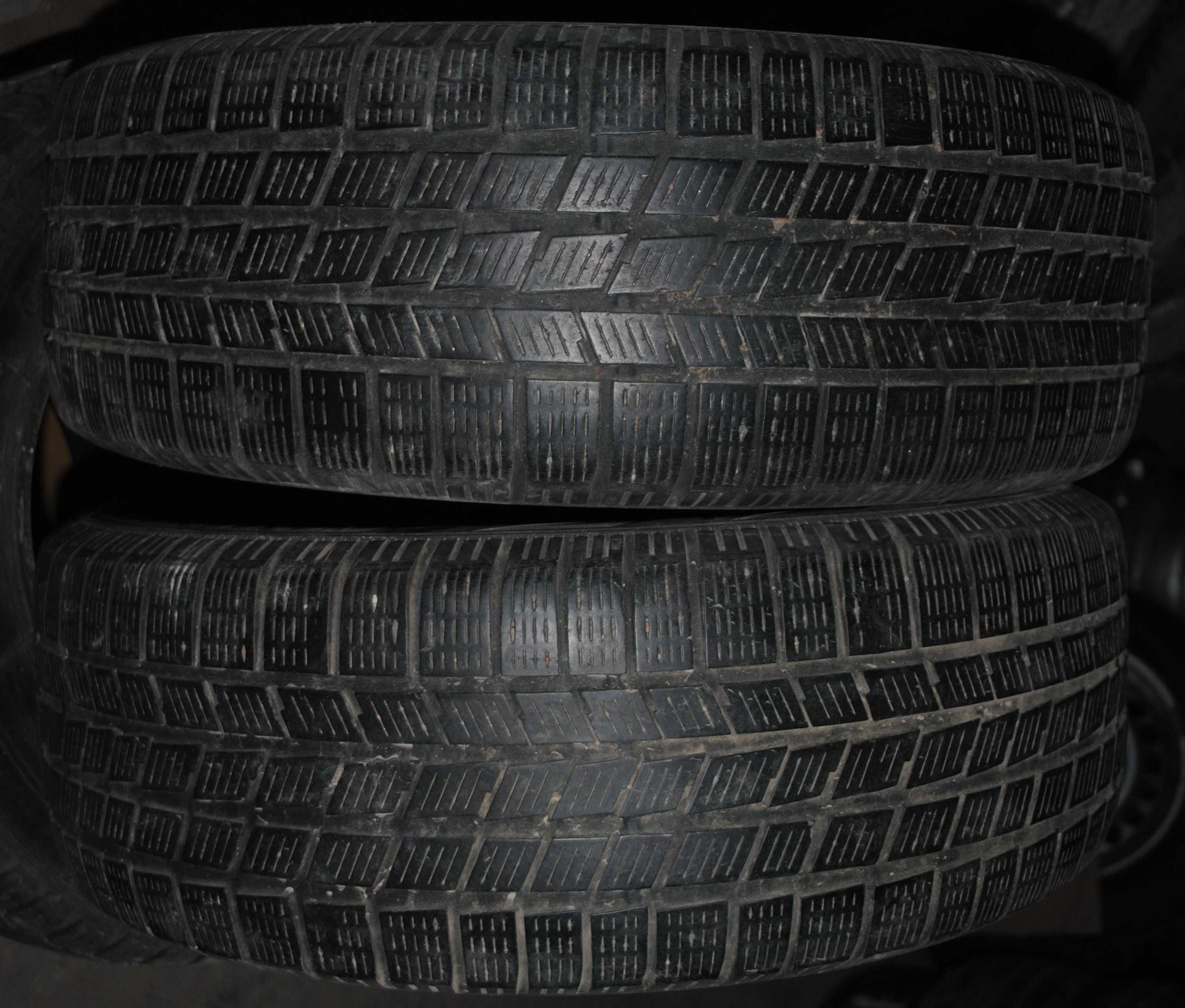 2 шини Pirelli Snowsport 205/55/R16 3,5 мм 2007 р без латок і порізів.