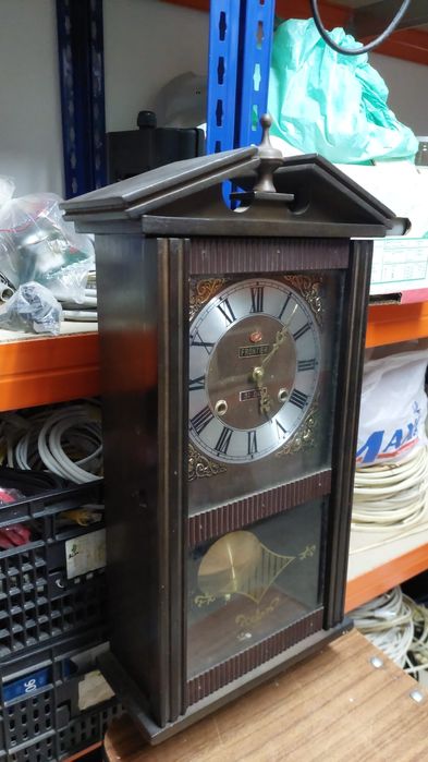 Relógio de parede com pêndulo - de corda - marca FRONTIER